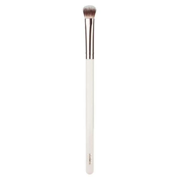 mua-flat-eye-base-brush-1