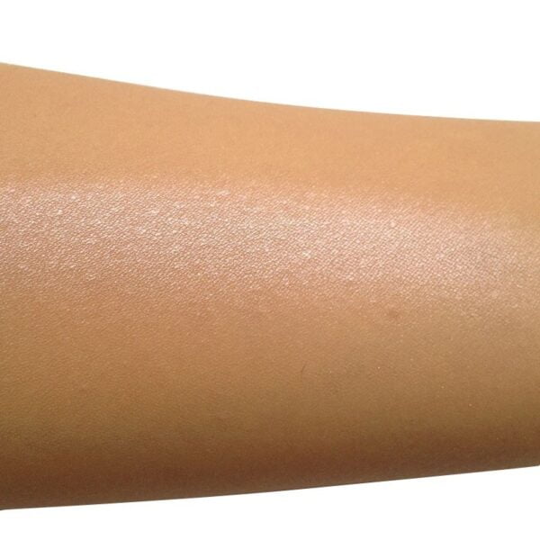 mua-undress-your-skin-highlighting-powder-pink-shimmer-2
